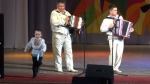 Марийский танец. Радуют Олег Шаймарданов. и Родион Шамыкаев. Видео Хайбуллина Василия