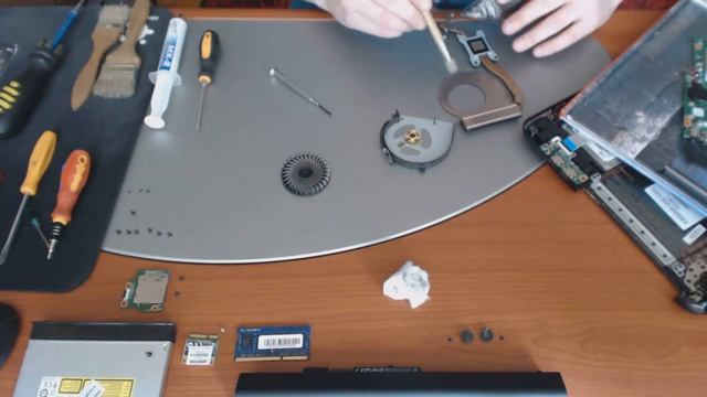 Disassembly HP 15 D000SR F7R82EA смотреть онлайн