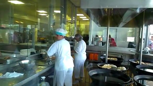 Как готовят чебуреки,хачапури, беляши! смотреть онлайн