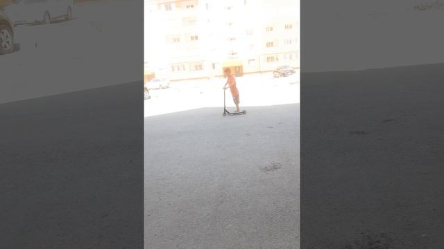 Топ 5 трюков на самокате #самокат#трюки смотреть онлайн