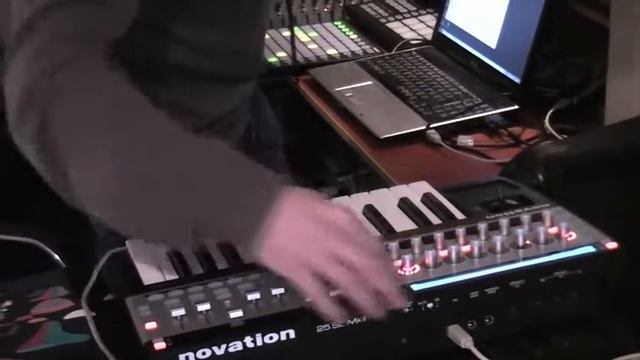 Novation Krazy Baldhead Studio to stage with Launchpad & SL MkII смотреть онлайн
