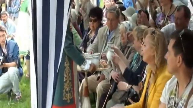 Огонь кормили оладьями и маслом на празднике "Ысыах-2013" смотреть онлайн