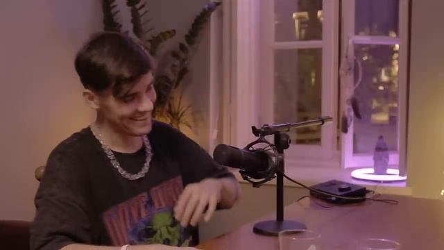 УСПЕХ, ЗАГАДКИ И РАННЕЕ СТАРЕНИЕ TWENTY ONE PILOTS / feat. @makslonglive смотреть онлайн