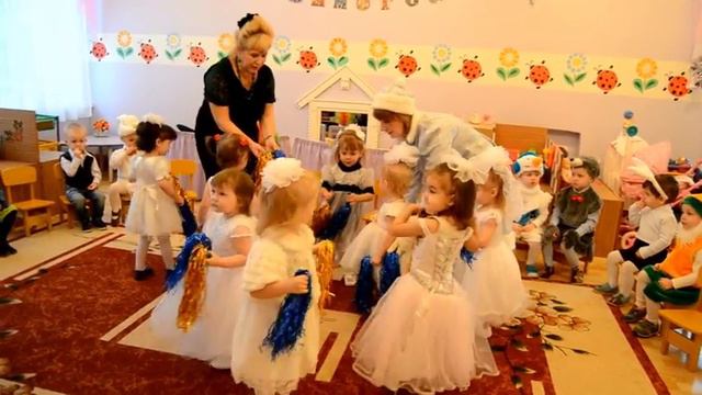 Новогодний утренник смотреть онлайн