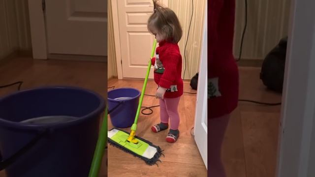 Как правильно нужно мыть пол)) смотреть до конца!!!))) ответ там) смотреть онлайн
