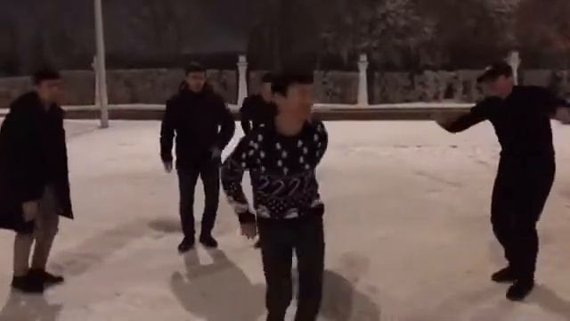 Қазақша өленғе бийлемеғелі көп болды?? #фильмы#танцы#новыйгод#куаниш смотреть онлайн