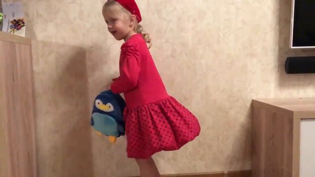 Pupsiki are going to a party Катя хочет быть самой красивой наряжается в разные платья смотреть онлайн