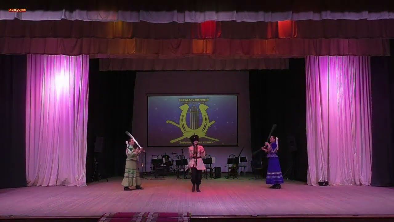 Фланкировка  казачьей шашкой