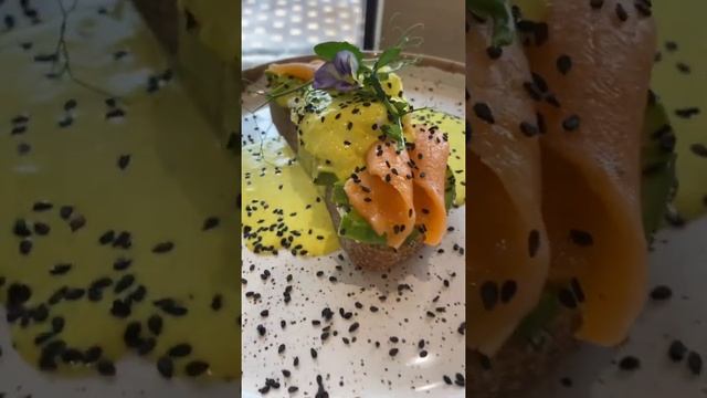 Гуакамоле . Яйцо пашот . Голландский соус смотреть онлайн