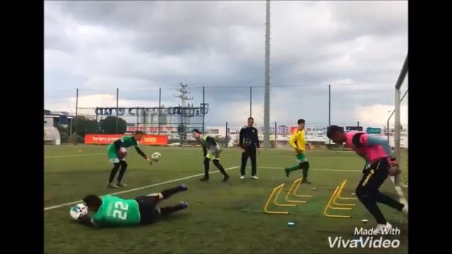 Goalkeeper Training - Fc Maccabi Netanya Youth Goalkeepers- Consentration- Reaction With Spots смотреть онлайн
