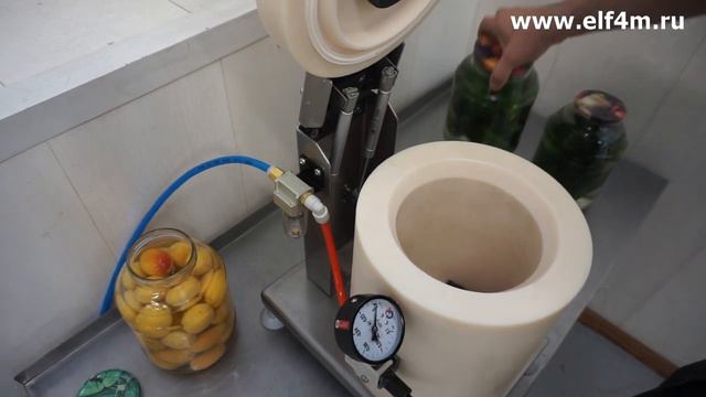 Машина укупорочная (для вакуумной укупорки стеклянных 3 литровых банок «Твист-Офф») ИПКС-127-03В смотреть онлайн