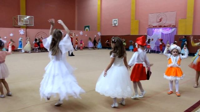 ДЮСШ ЧЕРНИГОВ Новогодний бал 2017, Вальс костюмов смотреть онлайн