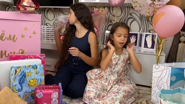 ПОДАРКИ НА ДЕНЬ РОЖДЕНИЯ ? ДЕНЬ РОЖДЕНИЯ ДИАНЫ ? ЧТО ПОДАРИЛИ ДИАНЕ НА 7 лет ? смотреть онлайн