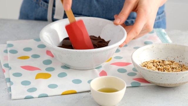 ПИРОЖНОЕ КАРТОШКА - шоколадное пирожное БЕЗ ВЫПЕЧКИ. Простое пирожное - шоколадный бисквит и крем смотреть онлайн