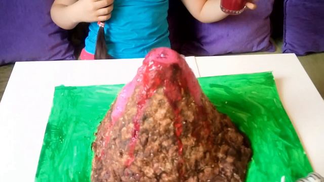 Опыты для детей "Извержение вулкана"(Эмилия)/Experiments for children"Eruption" смотреть онлайн