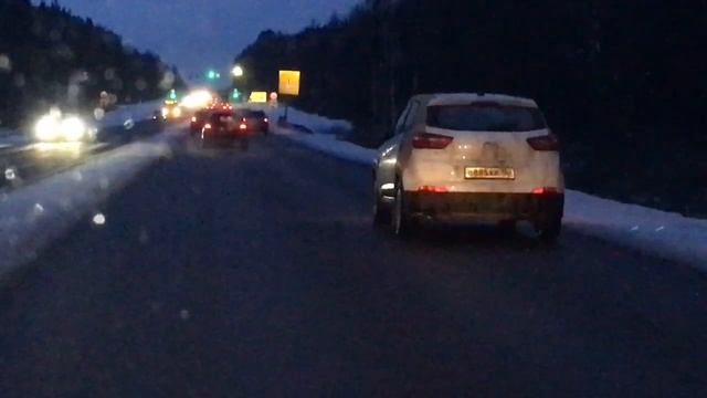 Каршеринг - зло. Обезьяна за рулем. Он еще и в смартфон смотрел смотреть онлайн