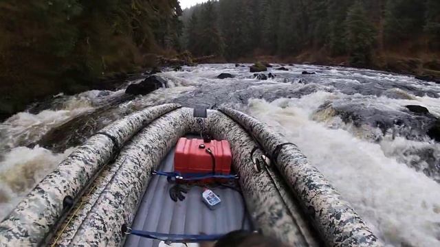 Jet boating up a boulder garden in Alaska смотреть онлайн
