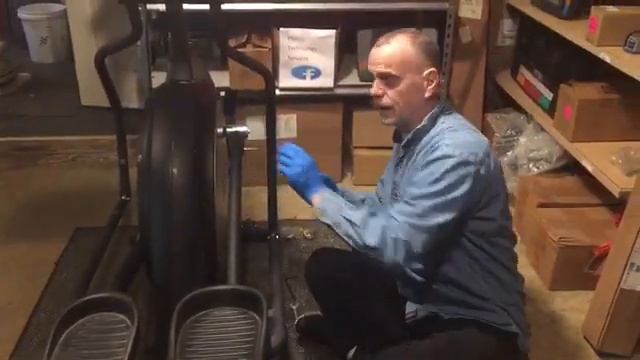 SOLE ELLIPTICAL LEG JUMPING OFF TRACK