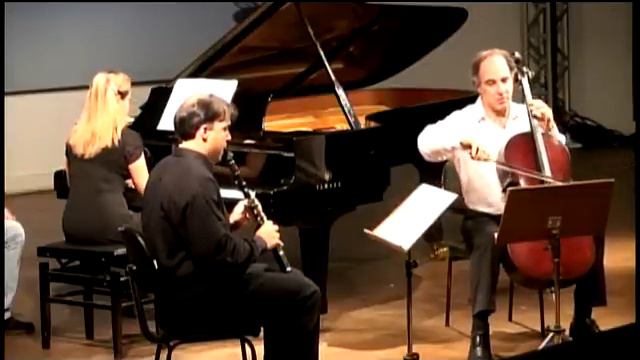 Brahms, Trio in A minor for piano, clarinet and cello I. Allegro смотреть онлайн