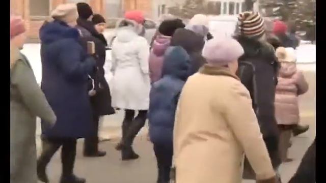 В Заречном состоялся традиционный Крестный ход вокруг города смотреть онлайн