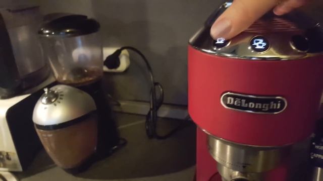 Обзор кофеварки DeLonghi EC685. Часть 1/2 смотреть онлайн