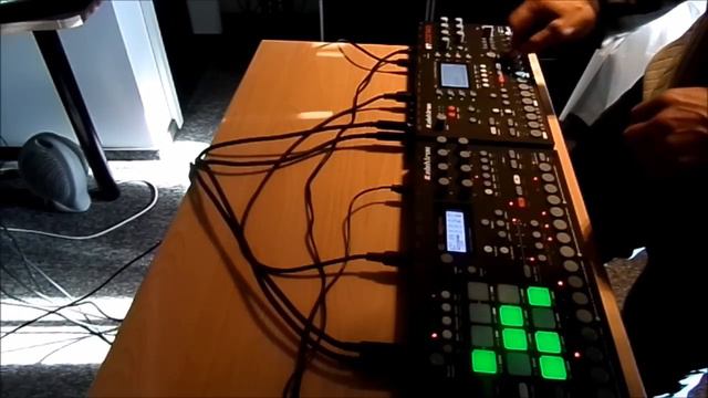 Make a Bassline on ELEKTRON Analog Rytm and groove with Octatrack смотреть онлайн