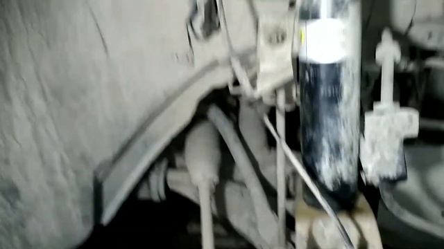 Замена передней правой пружины Ford C-Max часть 2 смотреть онлайн