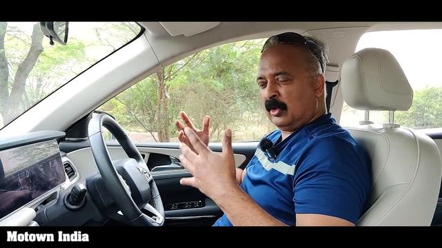 Mahindra XUV700 | Seating Space & Storage | Motown India смотреть онлайн
