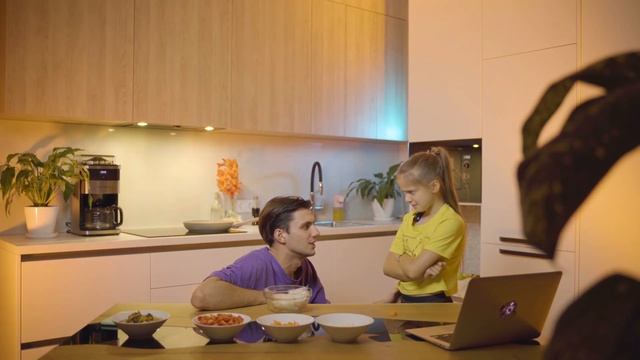 ГОТОВИМ ФУНЧОЗУ С МОРЕПРОДУКТАМИ! ОНА ЯДОВИТАЯ? смотреть онлайн