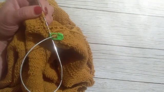 Обвязка V-образной горловины спицами/резинка 1х1/ смотреть онлайн