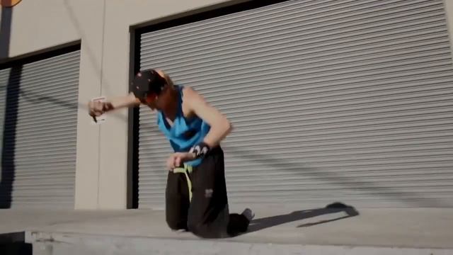 Переднее сальто с колен (Parkour Tricks) смотреть онлайн