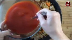 Свинина в томатном соусе на сковороде