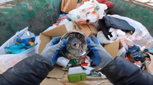 Как я зарабатываю лазая по мусоркам ? Dumpster Diving RUSSIA #54