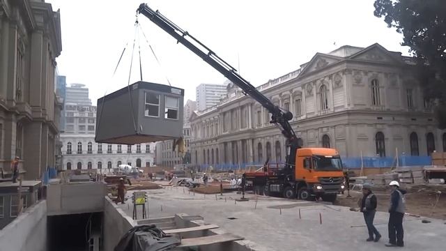 Работа Манипулятора Hiab 1055 E-8 HiPro (перемещает жилую бытовку)