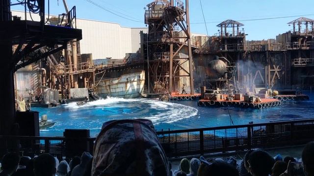 Universal Studios Beijing - Water World Stunt Show смотреть онлайн