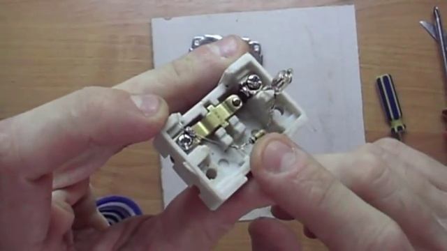 Устранение мигания светодиодных и энергосберегающих лампочек, если выключатель с подсветкой !!! смотреть онлайн