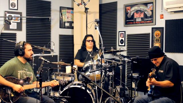 Bobby Rondinelli playing Going Down with the Band Geeks смотреть онлайн