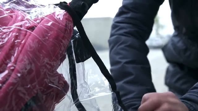 Britax - как правильно одеть дождевик смотреть онлайн