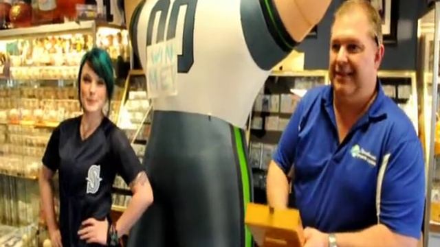 Golden Ticket Event-Winner of "Tiny" the seahawks inflatable figure смотреть онлайн