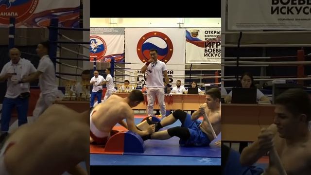 Мамбетов Алибек (синие шорты) схватка за 3 место до 80 (юношеские игры по мас-рестлингу 2021) смотреть онлайн