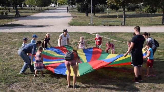 Игра Парашют с мячом смотреть онлайн