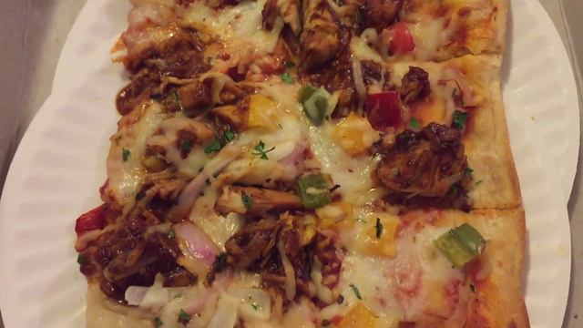 Пицца в США. Чем она отличается от пиццы, которая продается у нас смотреть онлайн