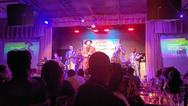 "Lessons" - Eric Roberson @ City Winery Chicago 8.27.21 I do not own the rights to this song смотреть онлайн