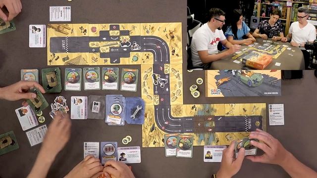 ЖМИ НА ГАЗ: играем в настольную игру | Манчкин на колёсах! смотреть онлайн