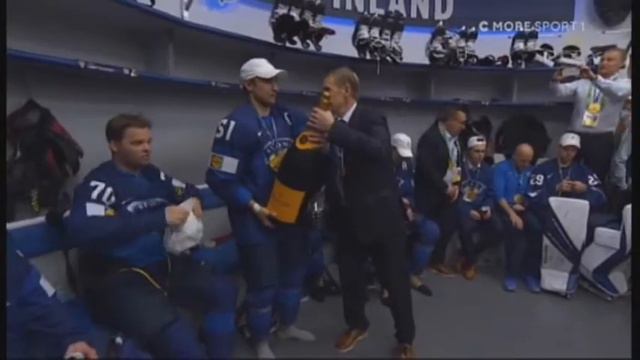 Jääkiekon MM kisat Tampere 2022 Juhlintaa torilla, Manninen, Hietanen, Filppula, Olkinuora ja Antti смотреть онлайн