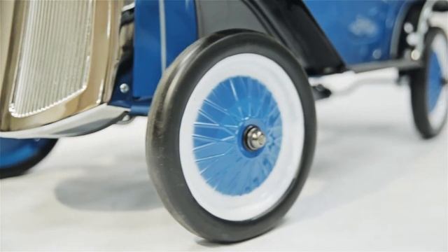 Педальная машинка TVL Retro