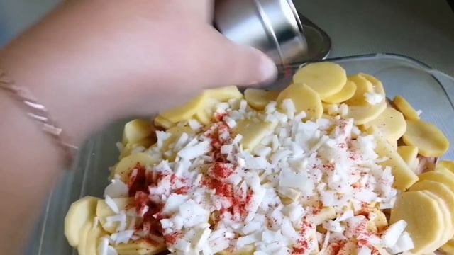 Курица с картошкой в духовке. Очень простой рецепт . смотреть онлайн
