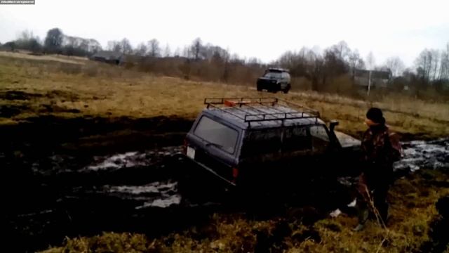4x4 Toyota Land Cruiser vs Pajero vs Niva в грязи. Глубокое покатушки 2015.03.29 смотреть онлайн