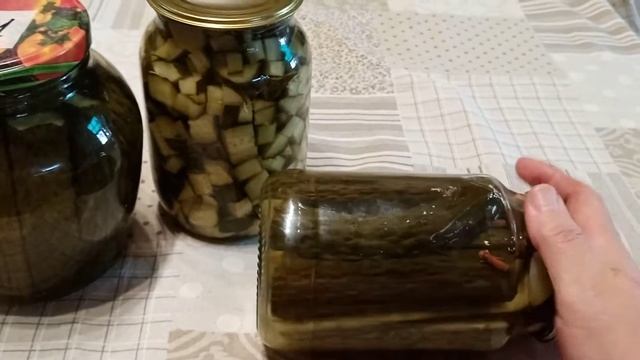 Интересный способ укладки длинного китайского огурца в банку.Как замариновать длиный огурец на зим смотреть онлайн