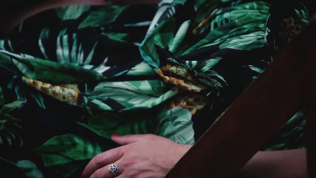 Дикая природа и девушка - Wildlife and girl смотреть онлайн